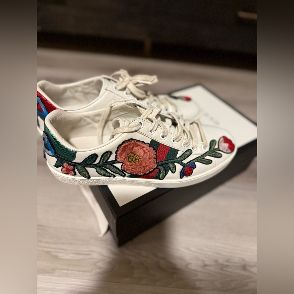 Gucci Floral Embroidered Sneakers